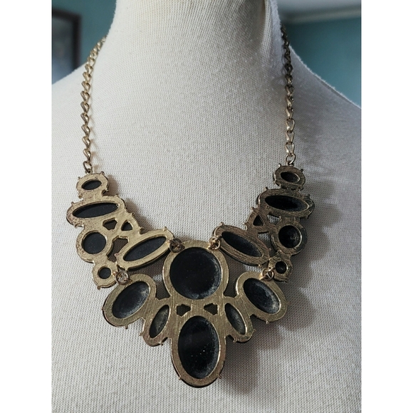 Elegant Black Statement Necklace - Picture 2 of 4